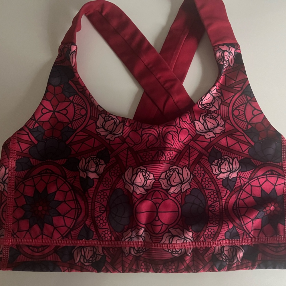 Size 8 Lululemon All Sport Bra NWOT, Rare Pattern, Excellent condition